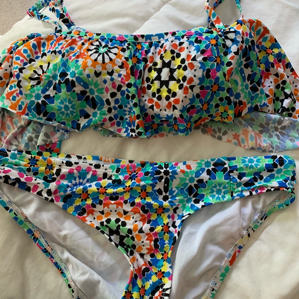 geometric colorful 2 piece bathing suit